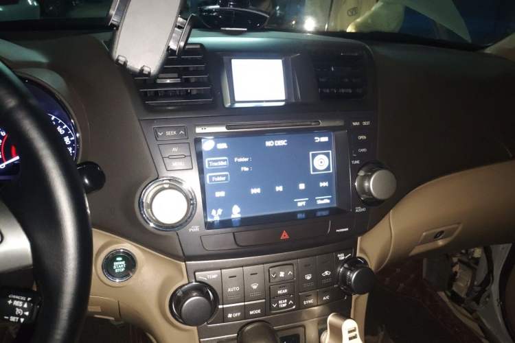 Used Toyota Highlander 2013 2.7L Two-Wheel Drive 7-Seater Zijin Edition Audio And AC Panel