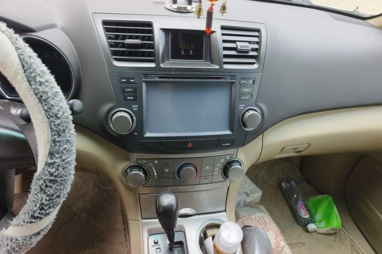 Used Toyota Highlander 2013 2.7L Two-Wheel Drive 5-Seater Purple Gold Edition Audio And AC Panel