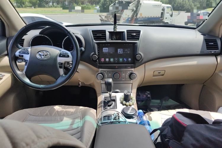 Used Toyota Highlander 2013 2.7L Two-Wheel Drive 5-Seater Purple Gold Edition Center Console