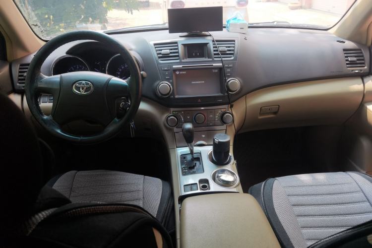 Used Toyota Highlander 2013 2.7L Two-Wheel Drive 5-Seater Purple Gold Edition Center Console