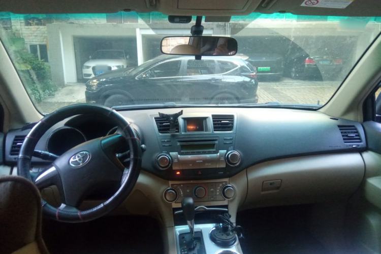Used Toyota Highlander 2013 2.7L Two-Wheel Drive 5-Seater Purple Gold Edition Center Console