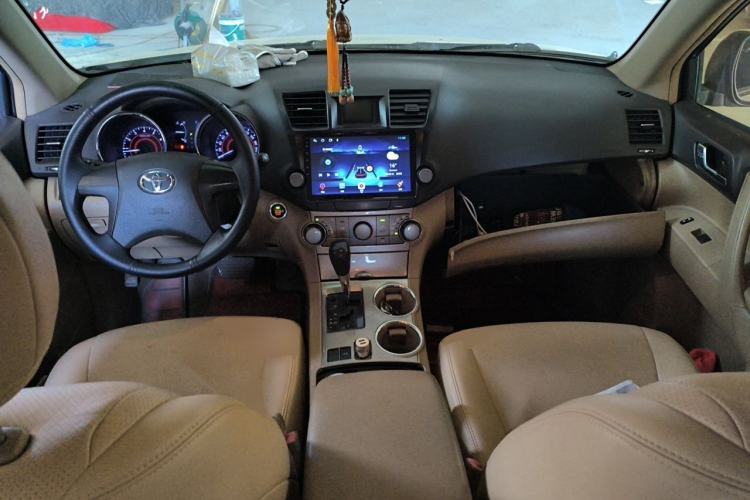 Used Toyota Highlander 2013 2.7L Two-Wheel Drive 5-Seater Purple Gold Edition Center Console