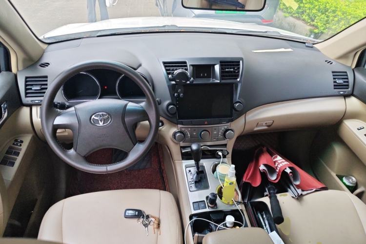 Used Toyota Highlander 2013 2.7L Two-Wheel Drive 5-Seater Purple Gold Edition Center Console