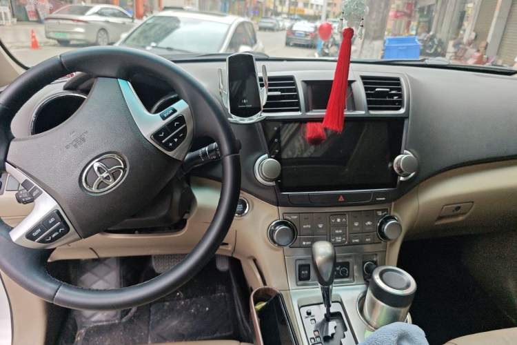 Used Toyota Highlander 2013 2.7L 2WD 7-Seater Explorer Edition Center Console