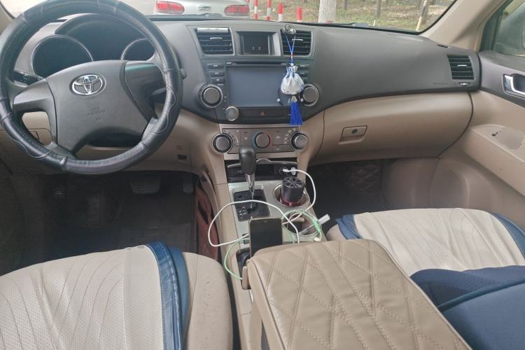Used Toyota Highlander 2013 2.7L Two-Wheel Drive 5-Seater Purple Gold Edition Center Console