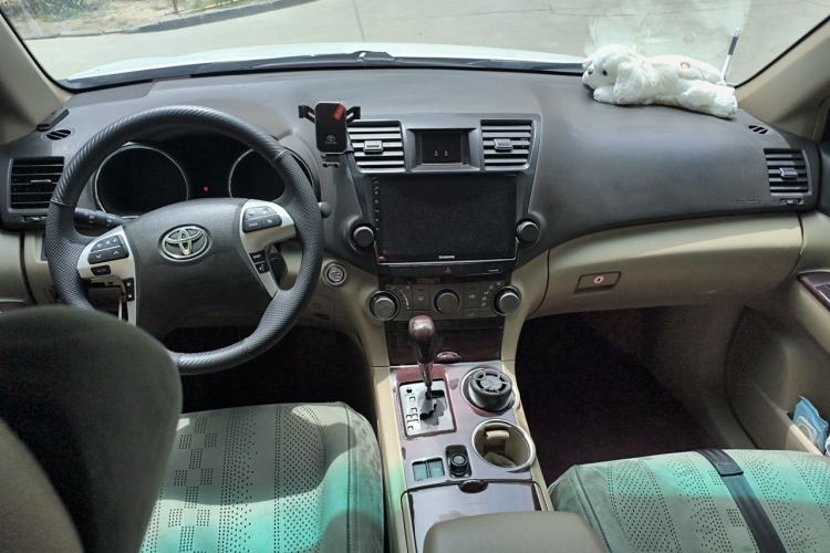 Used Toyota Highlander 2013 2.7L Two-Wheel Drive 5-Seater Purple Gold Edition Center Console