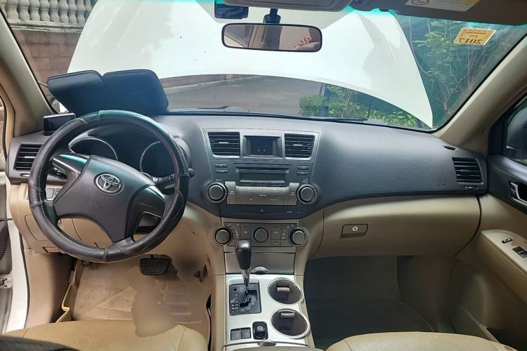 Used Toyota Highlander 2013 2.7L Two-Wheel Drive 5-Seater Purple Gold Edition Center Console