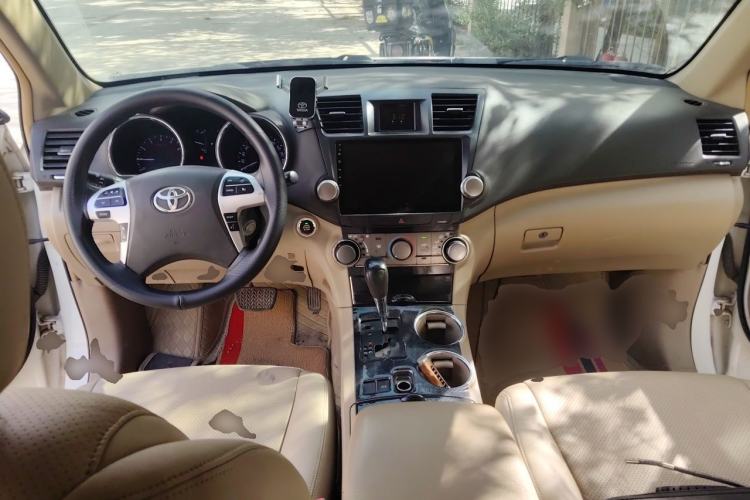 Used Toyota Highlander 2013 2.7L Two-Wheel Drive 5-Seater Purple Gold Edition Center Console