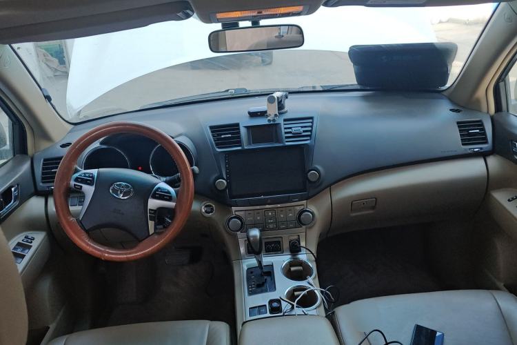 Used Toyota Highlander 2013 2.7L Two-Wheel Drive 7-Seater Zijin Edition Center Console