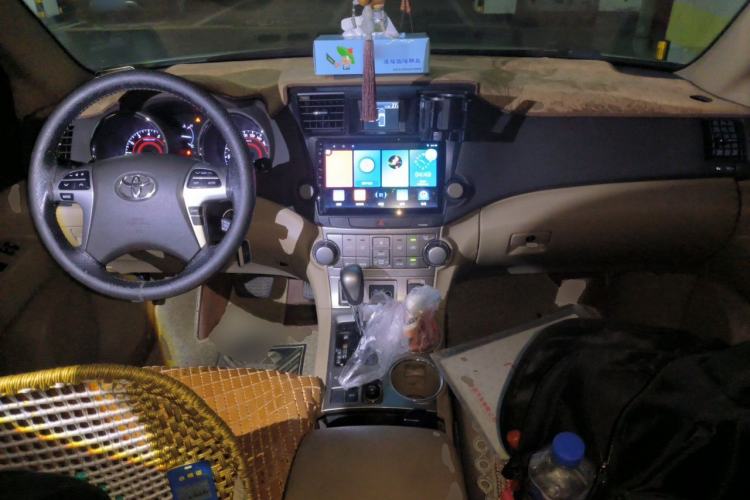Used Toyota Highlander 2013 2.7L Two-Wheel Drive 7-Seater Zijin Edition Center Console