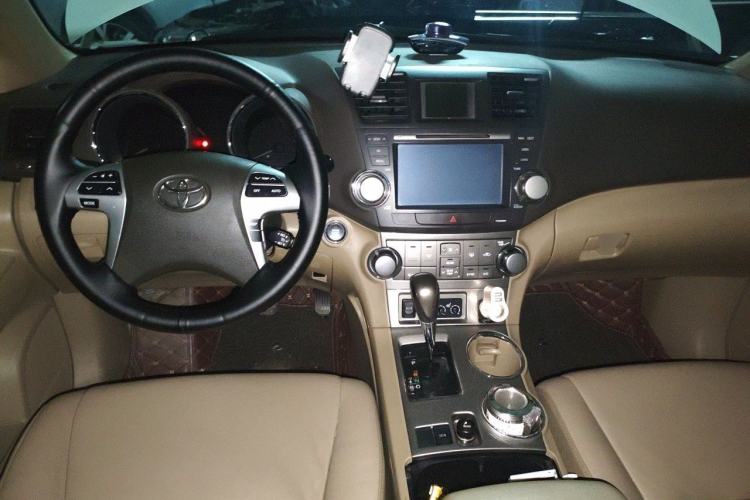 Used Toyota Highlander 2013 2.7L Two-Wheel Drive 7-Seater Zijin Edition Center Console