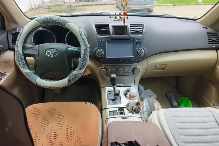 Used Toyota Highlander 2013 2.7L Two-Wheel Drive 5-Seater Purple Gold Edition Center Console