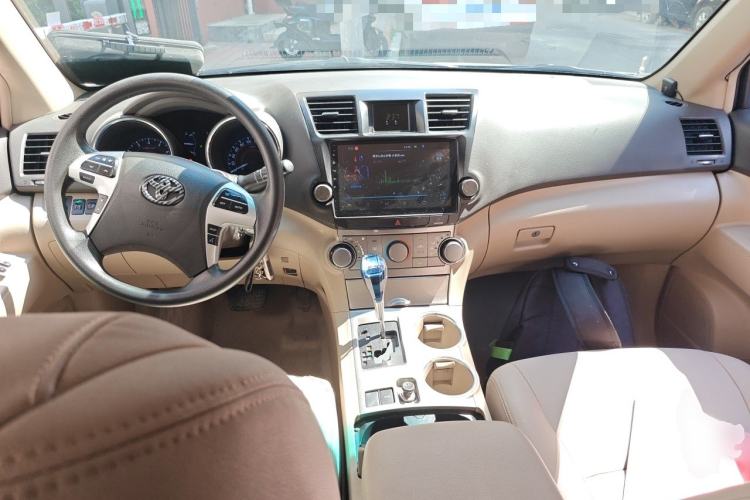 Used Toyota Highlander 2013 2.7L Two-Wheel Drive 5-Seater Purple Gold Edition Center Console