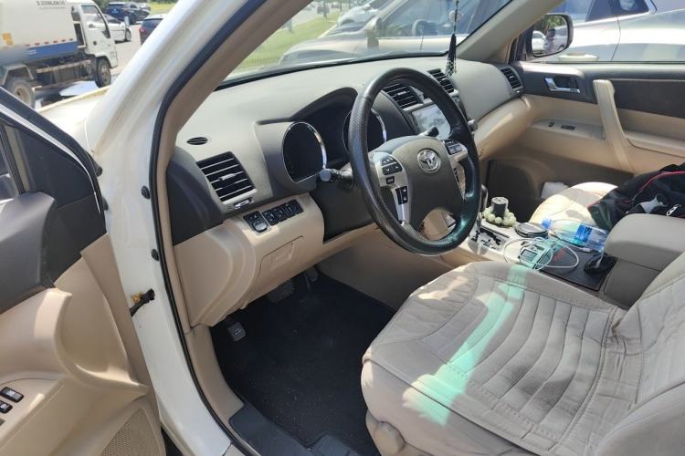 Used Toyota Highlander 2013 2.7L Two-Wheel Drive 5-Seater Purple Gold Edition Driver Seat