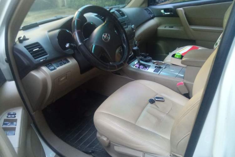 Used Toyota Highlander 2013 2.7L Two-Wheel Drive 5-Seater Purple Gold Edition Driver Seat