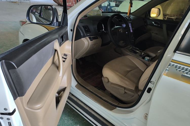 Used Toyota Highlander 2013 2.7L Two-Wheel Drive 5-Seater Purple Gold Edition Driver Seat