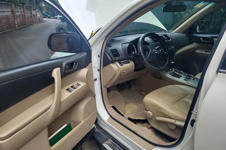 Used Toyota Highlander 2013 2.7L Two-Wheel Drive 5-Seater Purple Gold Edition Driver Seat