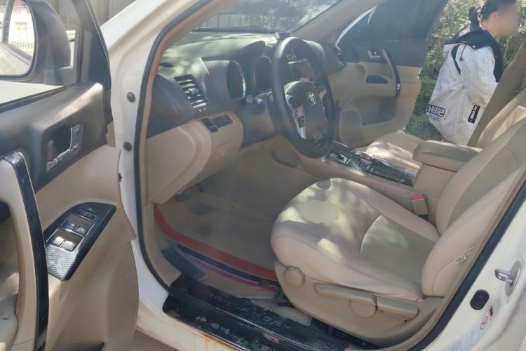 Used Toyota Highlander 2013 2.7L Two-Wheel Drive 5-Seater Purple Gold Edition Driver Seat