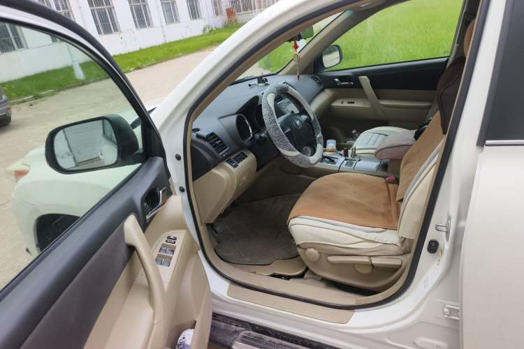 Used Toyota Highlander 2013 2.7L Two-Wheel Drive 5-Seater Purple Gold Edition Driver Seat