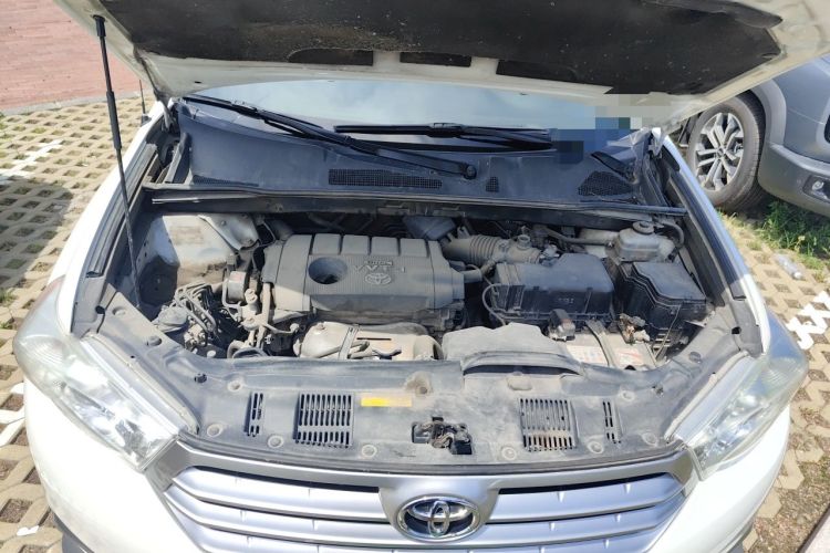 Used Toyota Highlander 2013 2.7L Two-Wheel Drive 5-Seater Purple Gold Edition Engine Bay