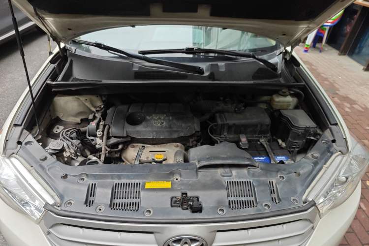 Used Toyota Highlander 2013 2.7L Two-Wheel Drive 5-Seater Purple Gold Edition Engine Bay