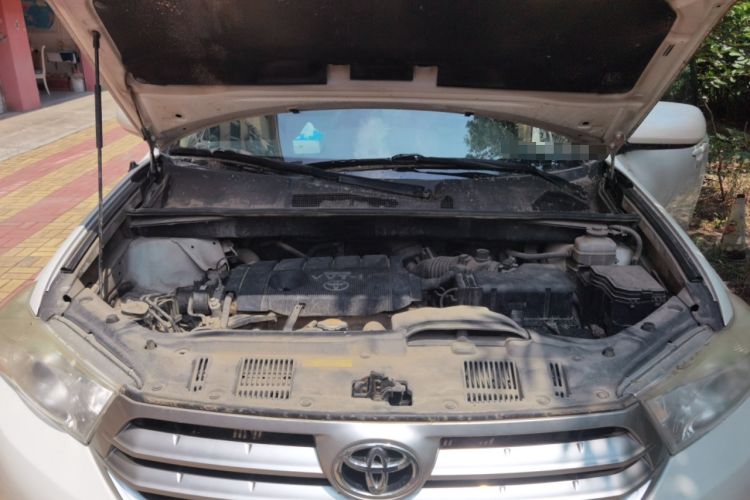 Used Toyota Highlander 2013 2.7L Two-Wheel Drive 5-Seater Purple Gold Edition Engine Bay