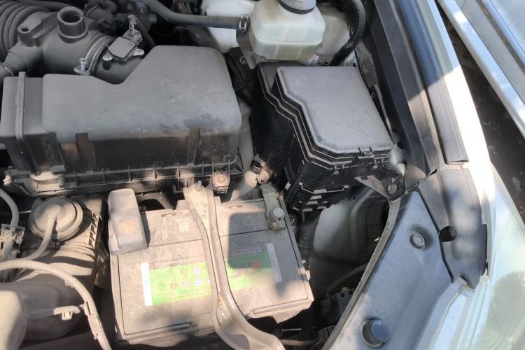 Used Toyota Highlander 2013 2.7L Two-Wheel Drive 5-Seater Purple Gold Edition Engine Bay Left