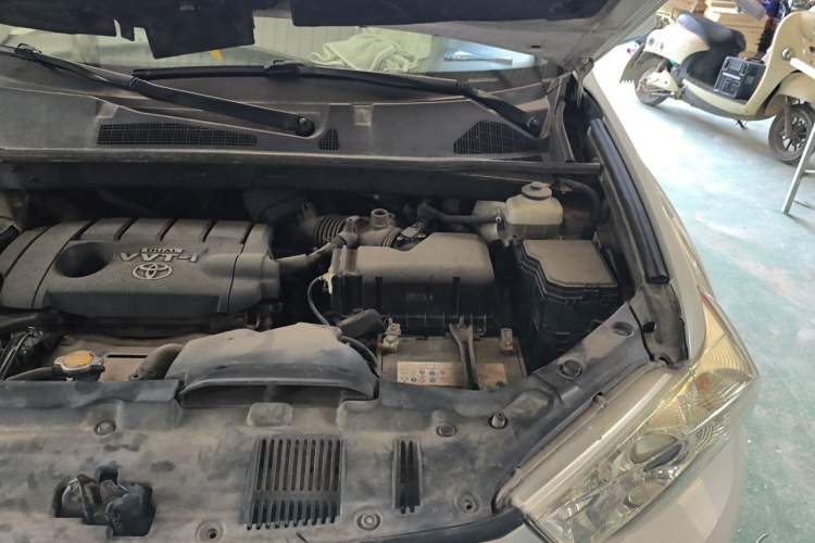 Used Toyota Highlander 2013 2.7L Two-Wheel Drive 5-Seater Purple Gold Edition Engine Bay Left