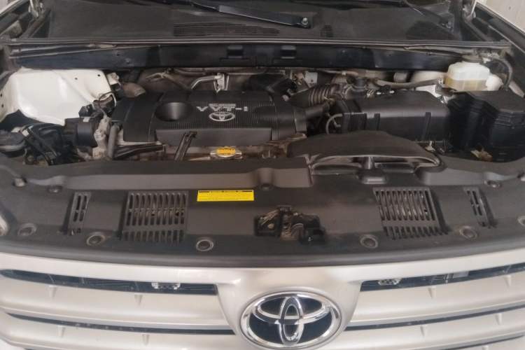 Used Toyota Highlander 2013 2.7L Two-Wheel Drive 5-Seater Purple Gold Edition Engine Bay