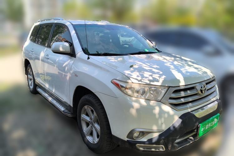 Used Toyota Highlander 2013 2.7L Two-Wheel Drive 5-Seater Purple Gold Edition Front Right 45 Deg
