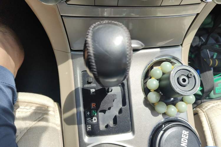 Used Toyota Highlander 2013 2.7L Two-Wheel Drive 5-Seater Purple Gold Edition Gear Lever