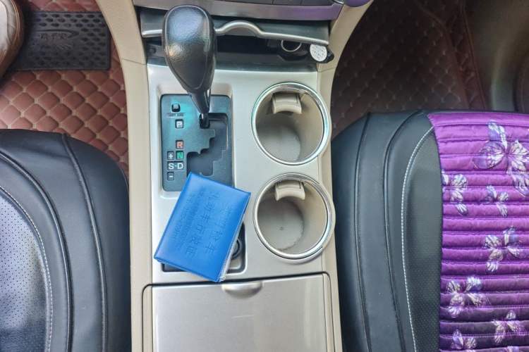Used Toyota Highlander 2013 2.7L Two-Wheel Drive 5-Seater Purple Gold Edition Gear Lever