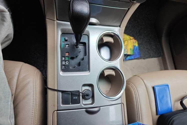 Used Toyota Highlander 2013 2.7L Two-Wheel Drive 5-Seater Purple Gold Edition Gear Lever