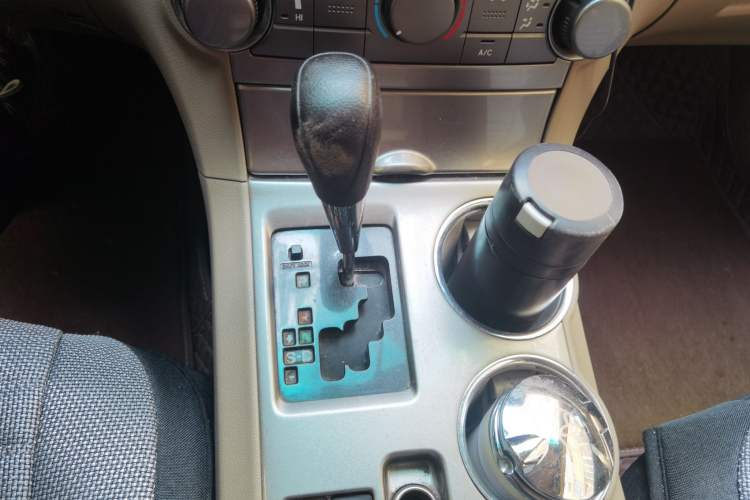 Used Toyota Highlander 2013 2.7L Two-Wheel Drive 5-Seater Purple Gold Edition Gear Lever