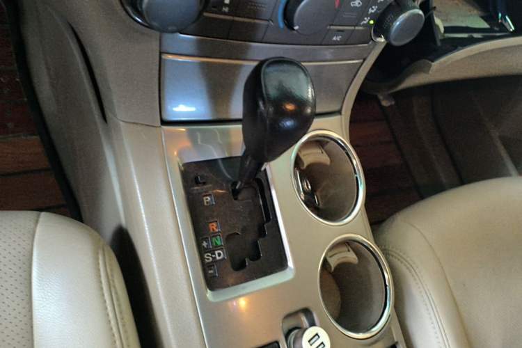 Used Toyota Highlander 2013 2.7L Two-Wheel Drive 5-Seater Purple Gold Edition Gear Lever