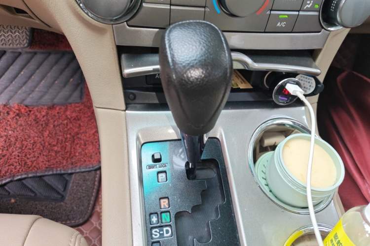 Used Toyota Highlander 2013 2.7L Two-Wheel Drive 5-Seater Purple Gold Edition Gear Lever