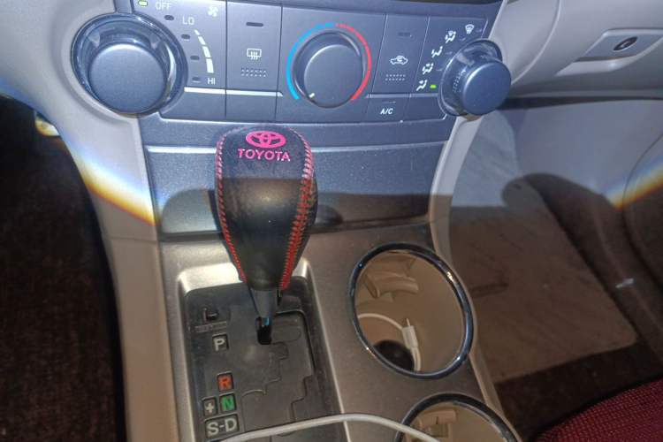 Used Toyota Highlander 2013 2.7L Two-Wheel Drive 5-Seater Purple Gold Edition Gear Lever