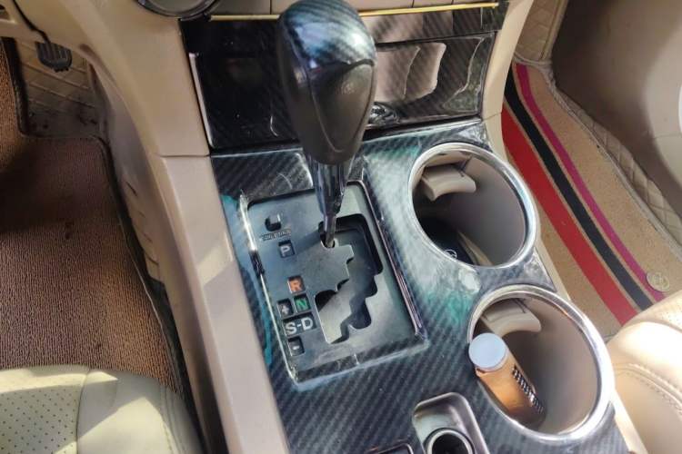 Used Toyota Highlander 2013 2.7L Two-Wheel Drive 5-Seater Purple Gold Edition Gear Lever