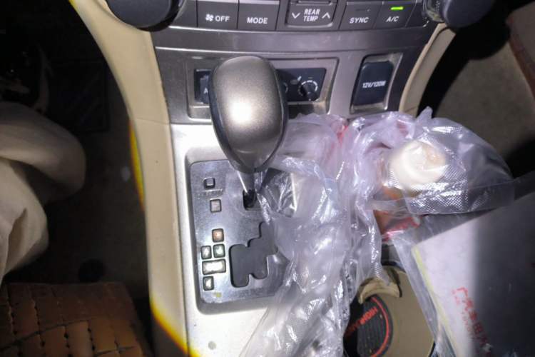 Used Toyota Highlander 2013 2.7L Two-Wheel Drive 7-Seater Zijin Edition Gear Lever