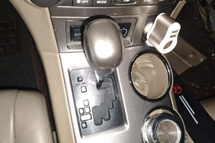 Used Toyota Highlander 2013 2.7L Two-Wheel Drive 7-Seater Zijin Edition Gear Lever
