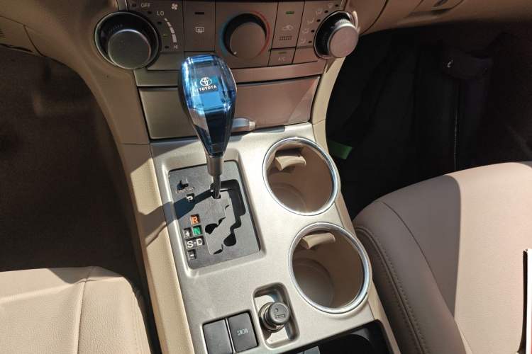 Used Toyota Highlander 2013 2.7L Two-Wheel Drive 5-Seater Purple Gold Edition Gear Lever