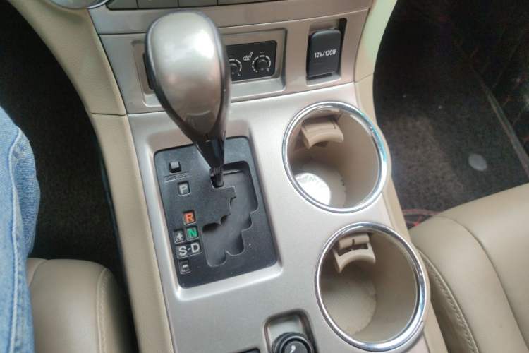 Used Toyota Highlander 2013 2.7L 2WD 7-Seater Explorer Edition Gear Lever
