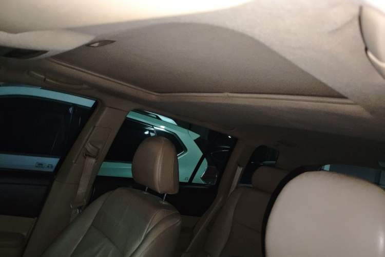Used Toyota Highlander 2013 2.7L Two-Wheel Drive 7-Seater Zijin Edition Headliner