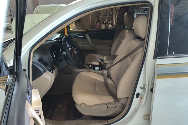 Used Toyota Highlander 2013 2.7L Two-Wheel Drive 5-Seater Purple Gold Edition Left Front Seat