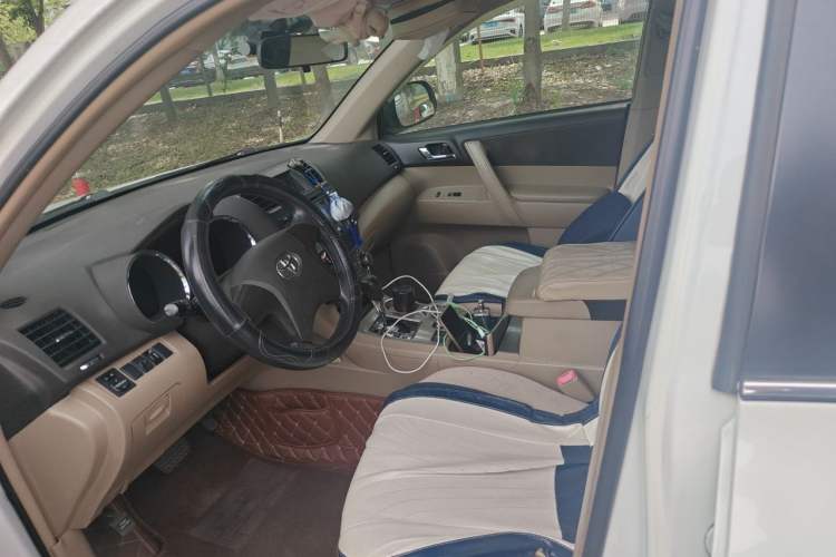 Used Toyota Highlander 2013 2.7L Two-Wheel Drive 5-Seater Purple Gold Edition Left Front Seat
