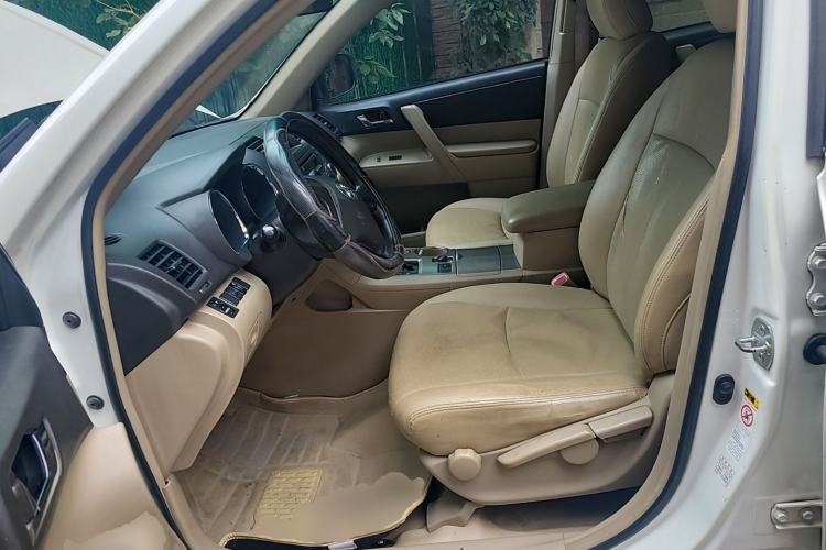 Used Toyota Highlander 2013 2.7L Two-Wheel Drive 5-Seater Purple Gold Edition Left Front Seat