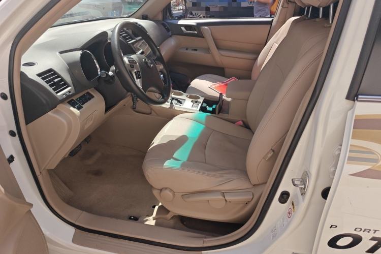 Used Toyota Highlander 2013 2.7L Two-Wheel Drive 5-Seater Purple Gold Edition Left Front Seat