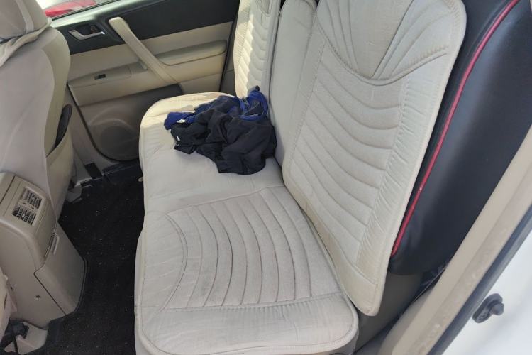 Used Toyota Highlander 2013 2.7L Two-Wheel Drive 5-Seater Purple Gold Edition Left Rear Seat