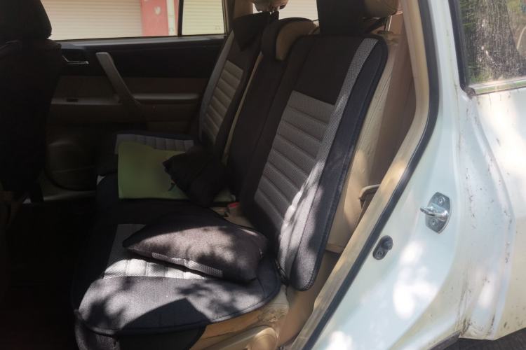Used Toyota Highlander 2013 2.7L Two-Wheel Drive 5-Seater Purple Gold Edition Left Rear Seat