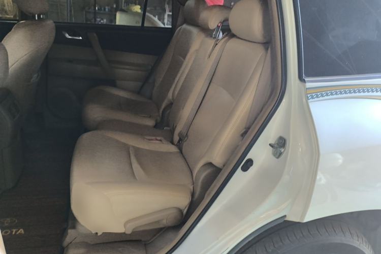 Used Toyota Highlander 2013 2.7L Two-Wheel Drive 5-Seater Purple Gold Edition Left Rear Seat